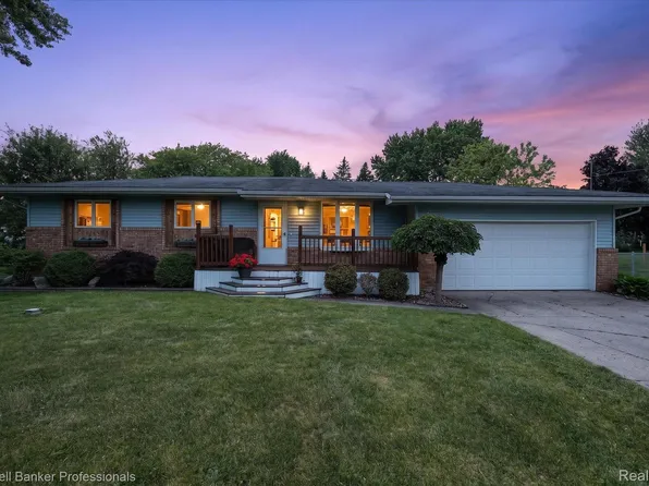 6076 Wild Turkey Rd, Grand Blanc, MI 48439