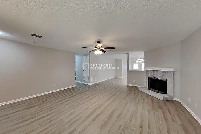 3 bed, 2.0 bath, 1868 sqft, $2,150 — Photo 4