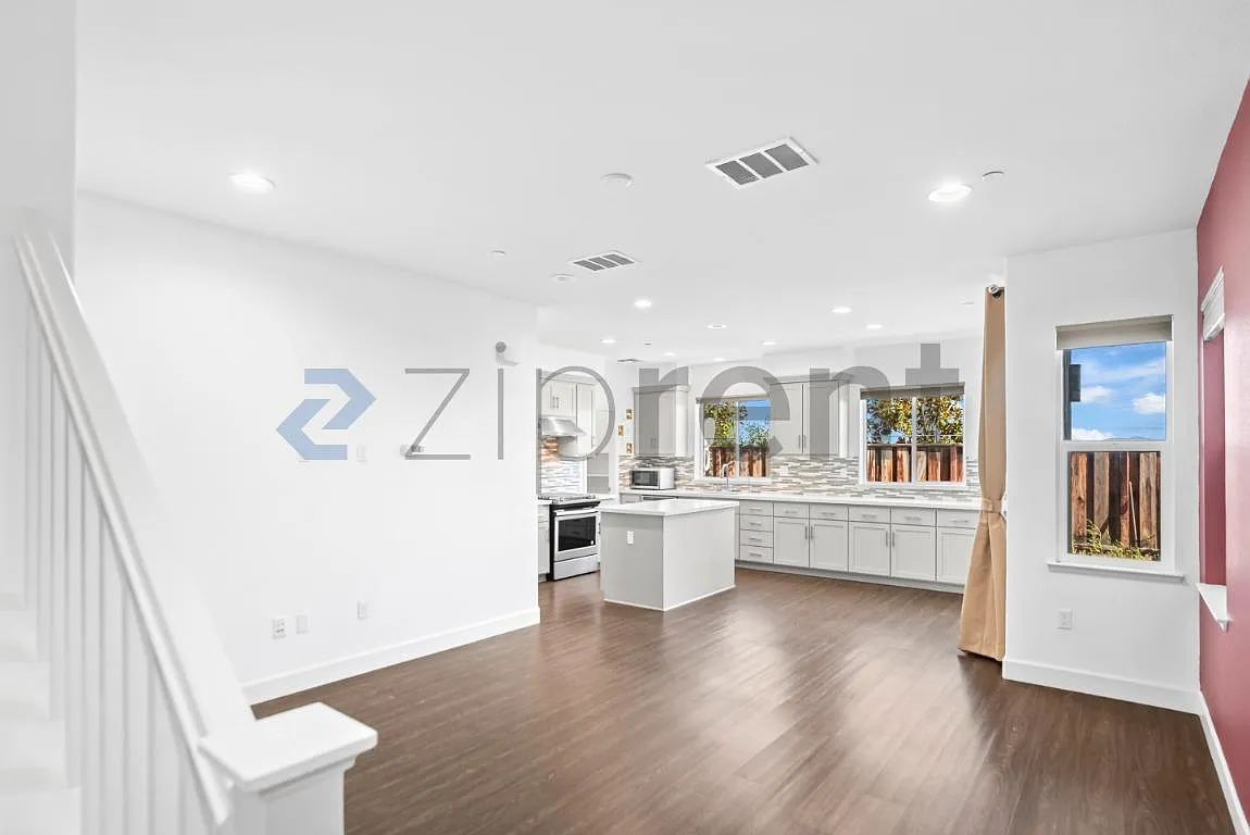 4 bed, 2.5 bath, 2048 sqft, $4,700 — Photo 1