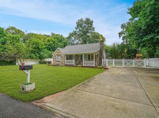 41 Whittier Dr, Mastic Beach, NY 11951