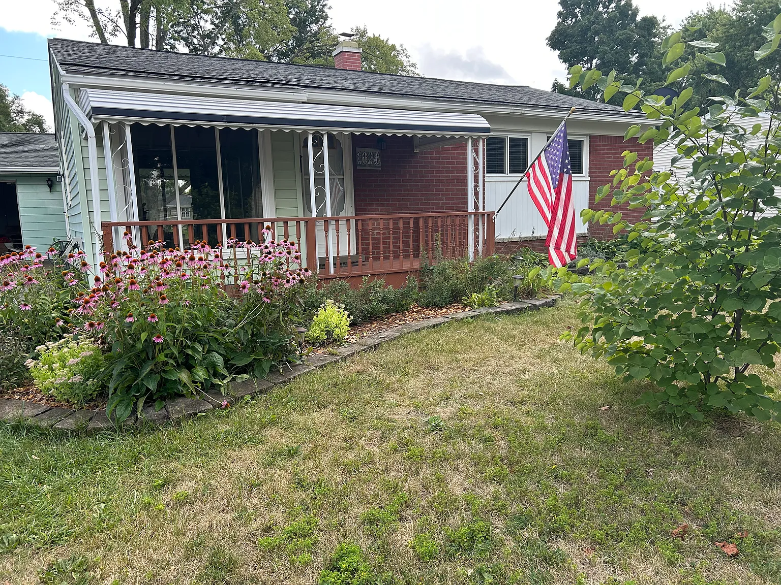 3 bed, 912 sqft, $1,800 — Photo 1