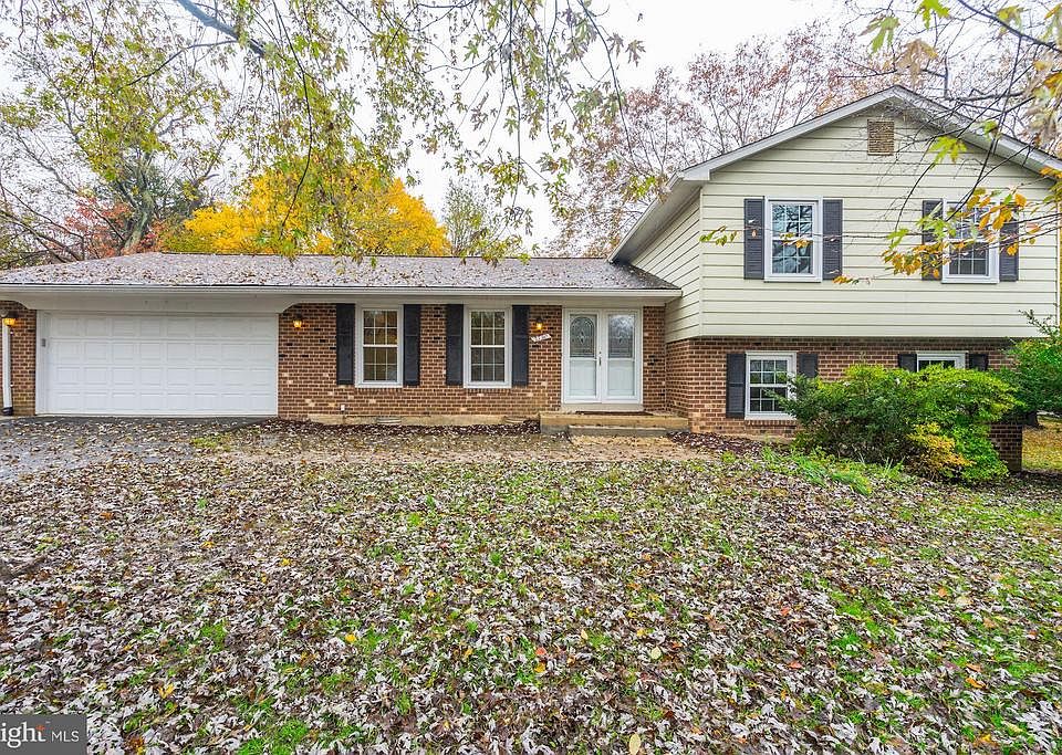 1st image of 2730 Clarkes Landing Dr