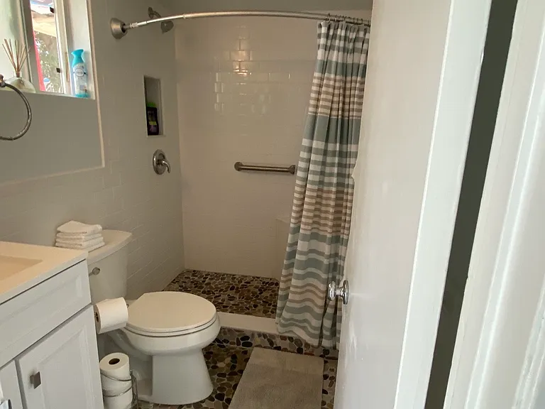 292 Santa Monica Dr — Photo 7