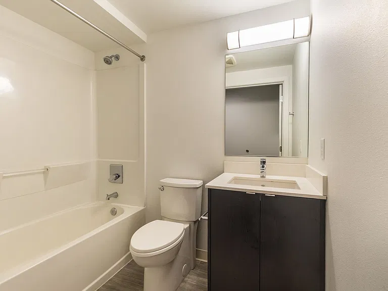 722 E Pike St — Photo 99