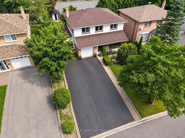 180 Woodsworth Rd, Toronto, ON M2L 2T1