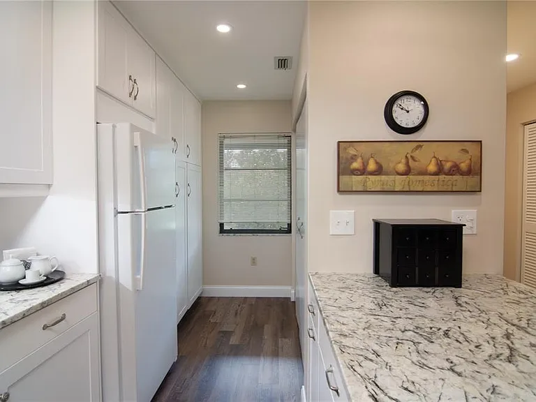 5635 Golf Pointe Dr #101 — Photo 6