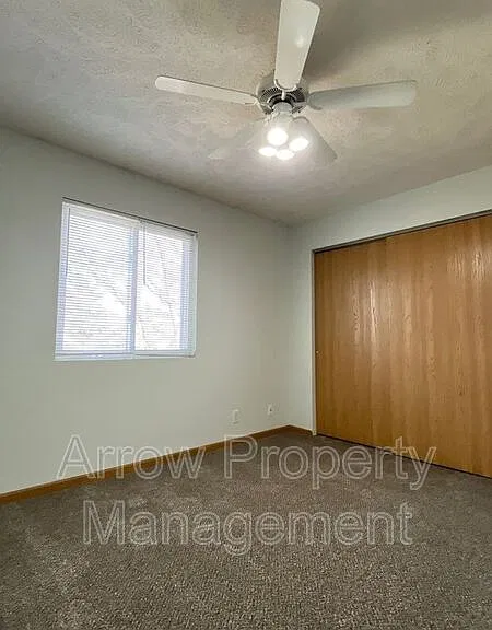 338 W Irving St — Photo 12