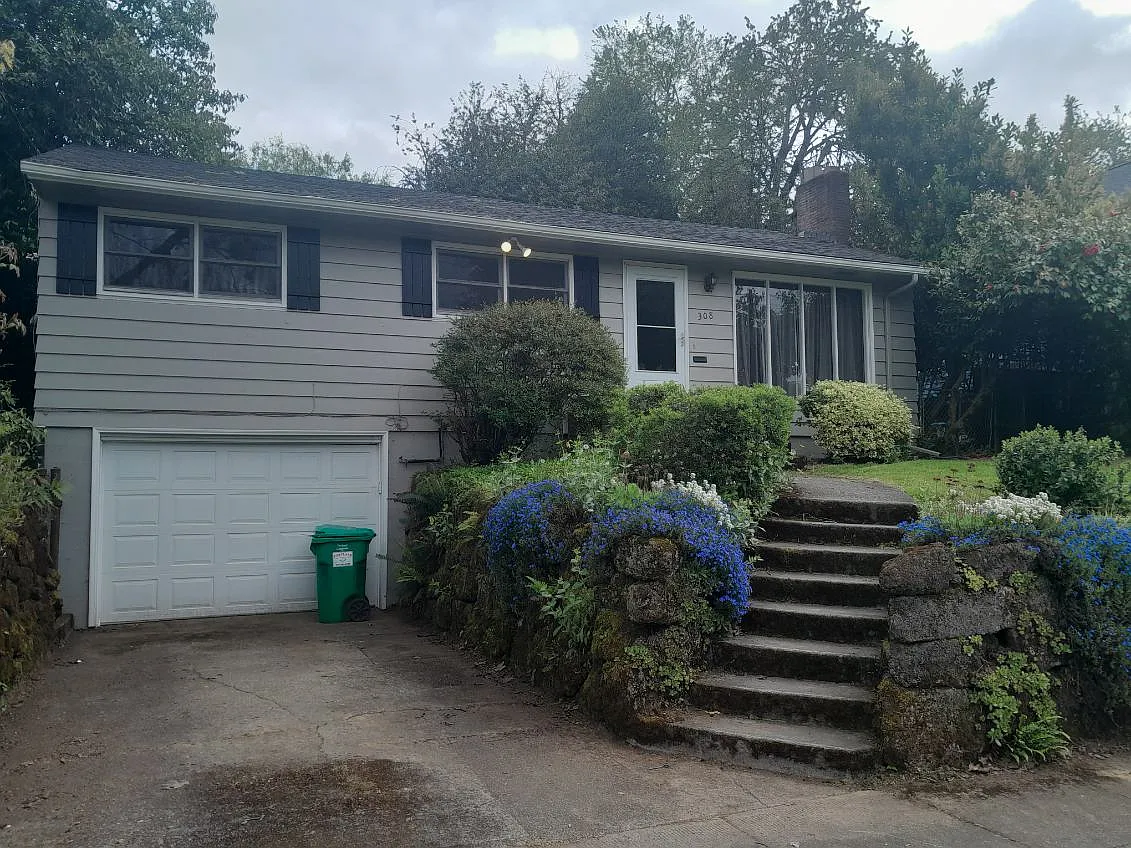 308 NE Beryl Ter — Photo 1