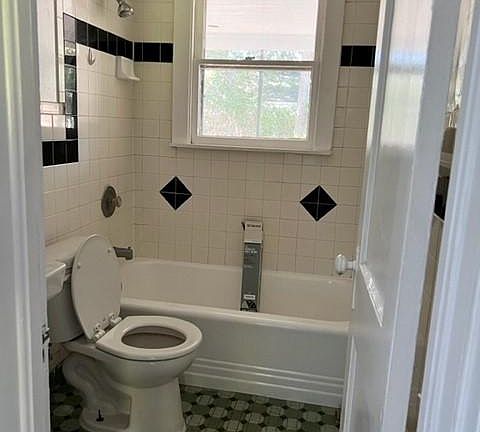 3rd image of 468 13th Ave N #3