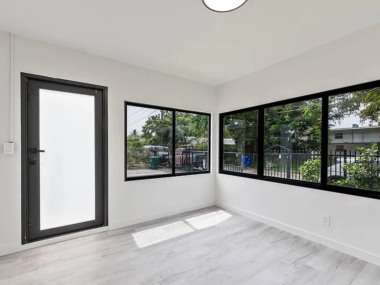 25 NW 78th St — Photo 14