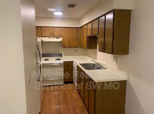 1947 S Ingram Mill Rd #C8, Springfield, MO 65804