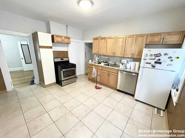 (undisclosed Address), Dorchester, MA 02125