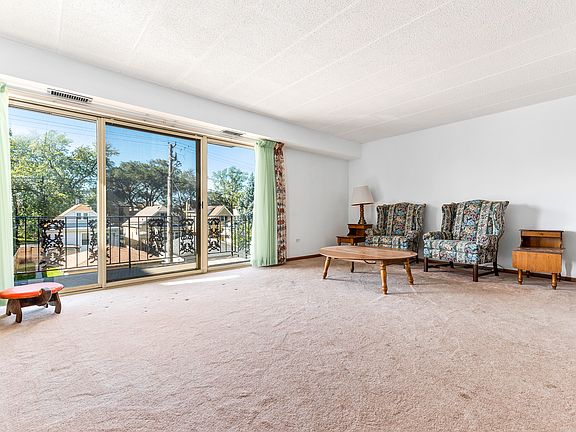 4th image of 2930 N Harlem Ave APT 2C