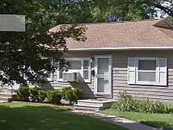 1016 32nd St NE, Cedar Rapids, IA 52402