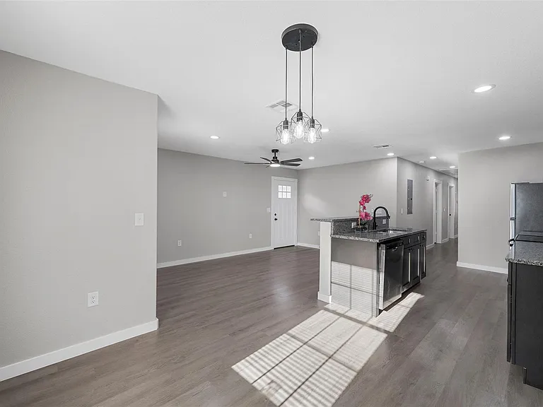 405 Hogan Ln #A & B — Photo 7