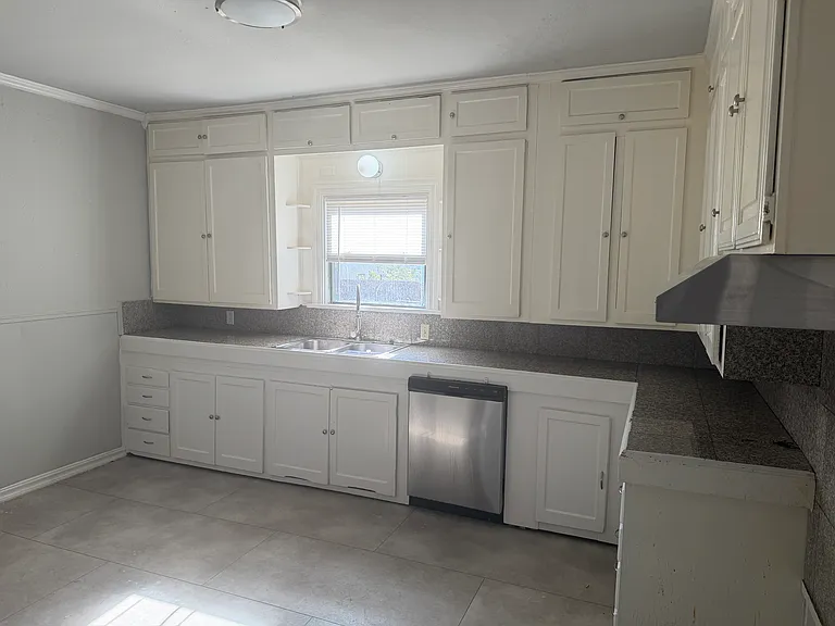 3300 Purington Ave — Photo 3