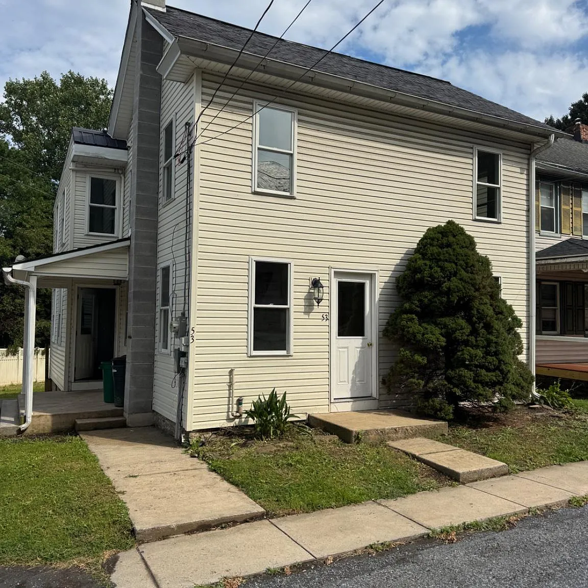 3 bed, 1.0 bath, 1242 sqft, $1,650 — Photo 1