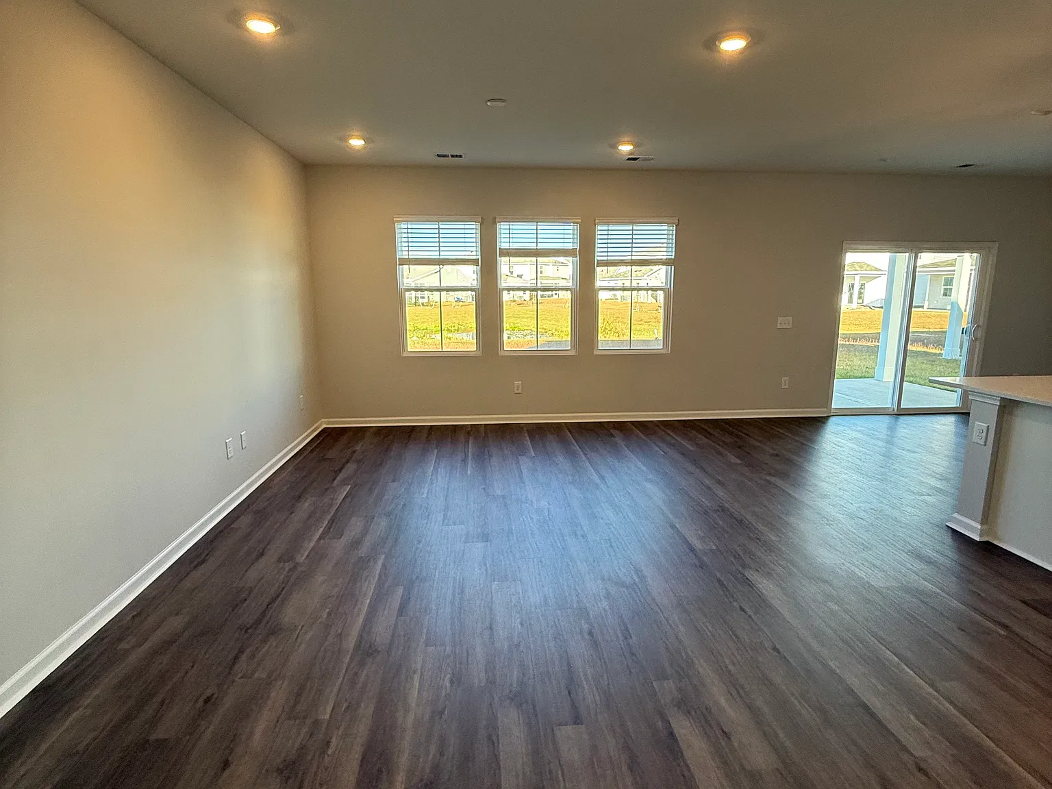 4 bed, 2.5 bath, 1958 sqft, $2,950 — Photo 4