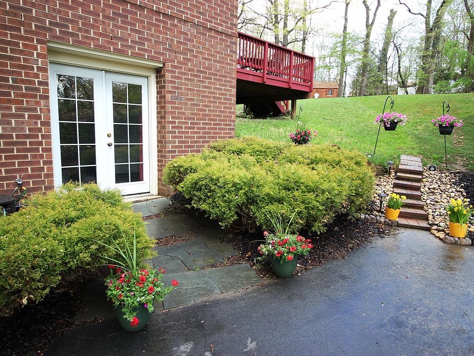 Beautiful Separate Private Entrance