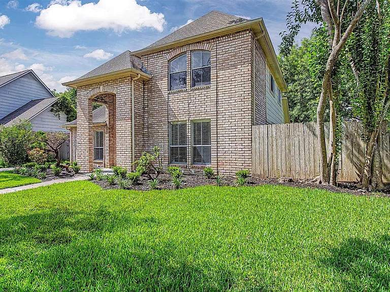 11651 Trailmont Dr — Photo 2