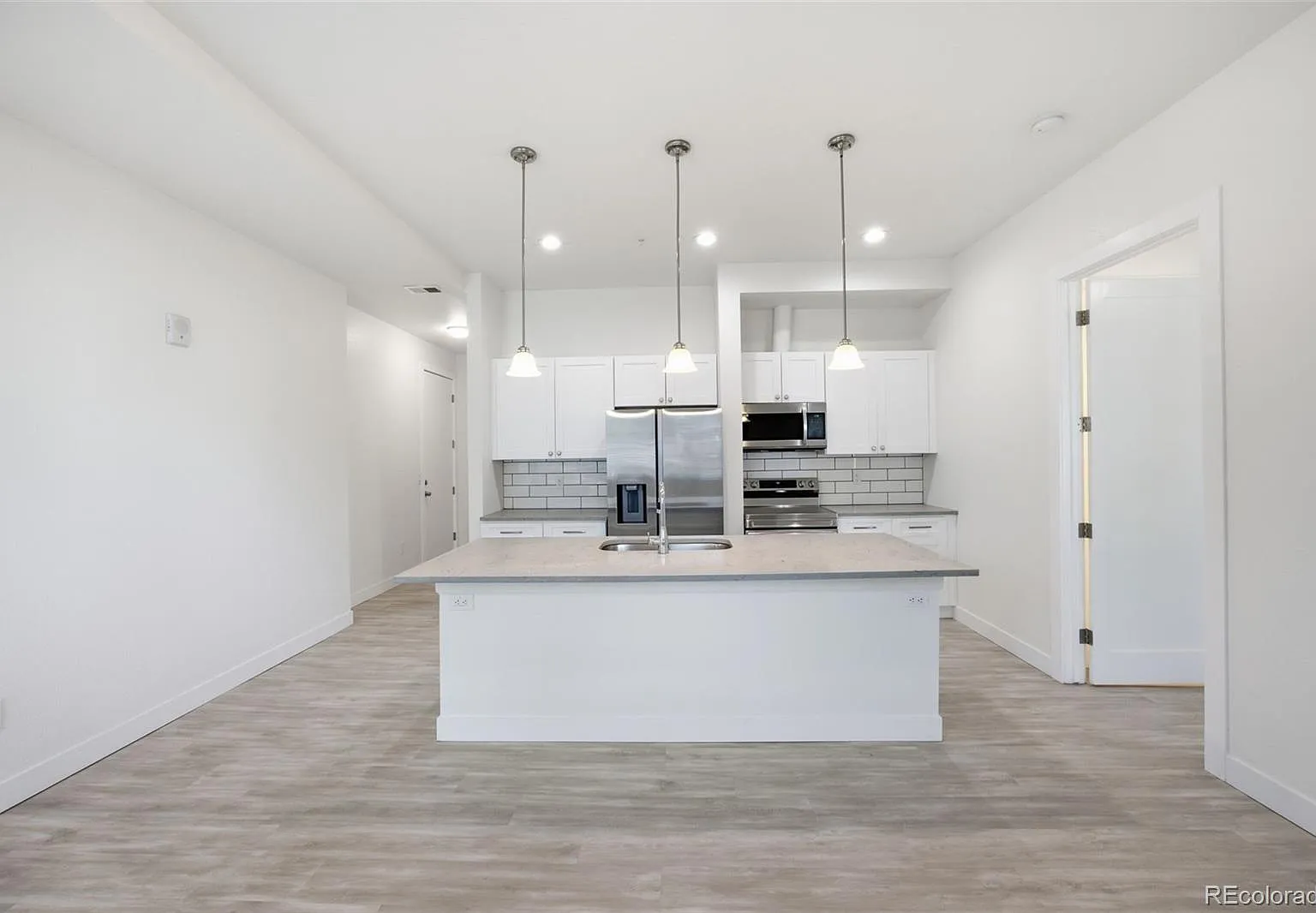 1 bed, 1.0 bath, 746 sqft, $1,700 — Photo 4