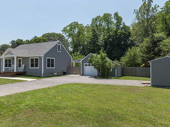 3rd image of 4 Circle Dr