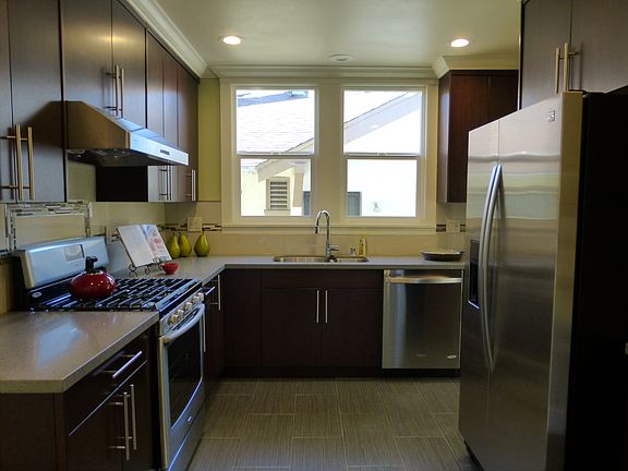 4th image of 449 Montclair Ave