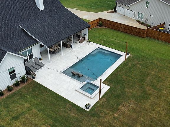 16x32 Pebbletec Pool 