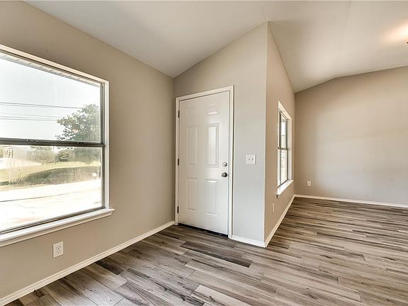 3rd image of 677 Hardy St