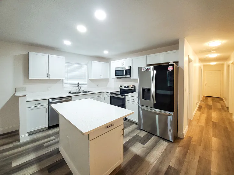 223 Monterey Blvd — Photo 2