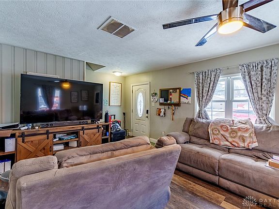 3rd image of 62 Lynnhaven Dr