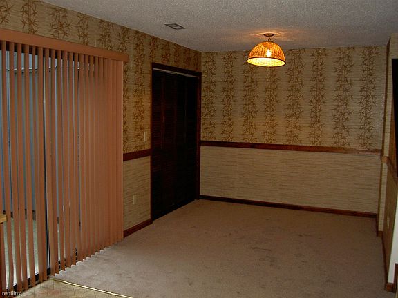 4302 Hunters Club din