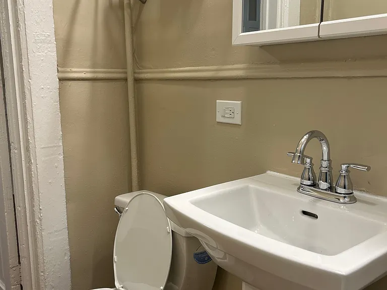 862 N Hermitage Ave #1R — Photo 17