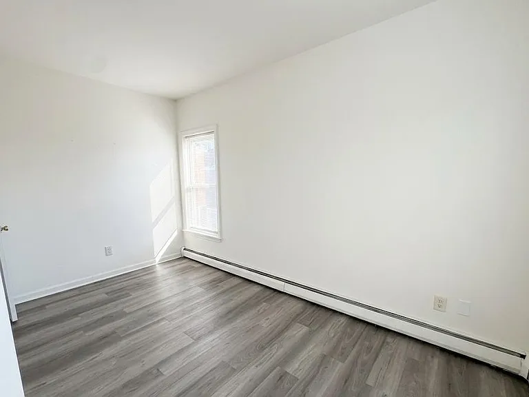 325 1st St #6 — Photo 4