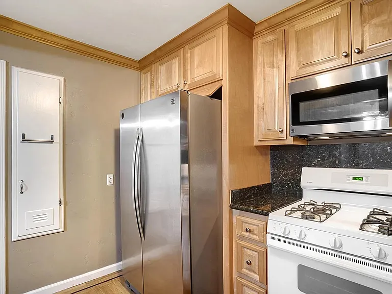 3553 Curtiss St — Photo 5