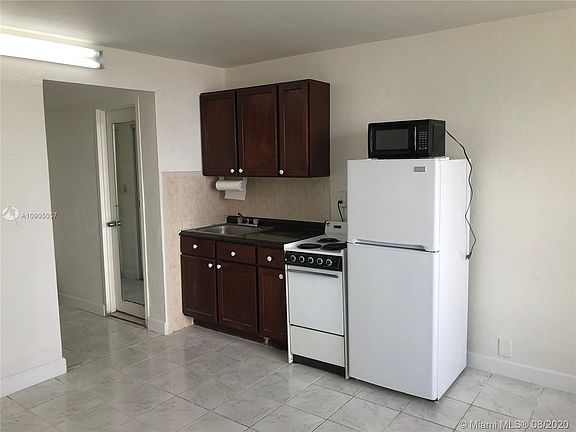 3rd image of 6484 Indian Creek Dr APT 114