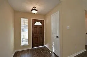 4 bed, 2.5 bath, 1900 sqft, $2,200 — Photo 4