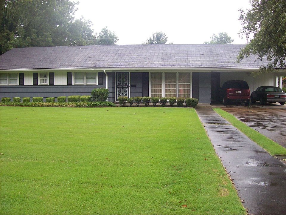 1st image of 942 W 2nd St