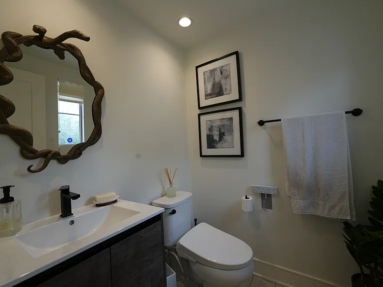 145 Plum Lily — Photo 8