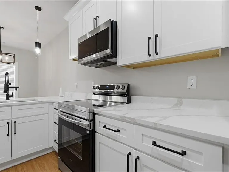 1015 Lyndon Ave — Photo 4