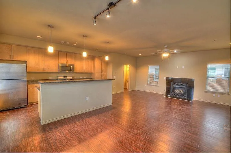Building Photo - 2606 Wilson St #903