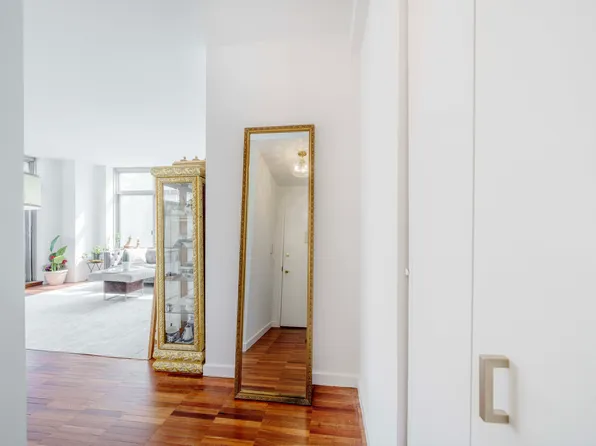 188 East 64th Street image 8 of 8