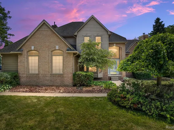 1139 Covington Place Dr, Rochester Hills, MI 48309
