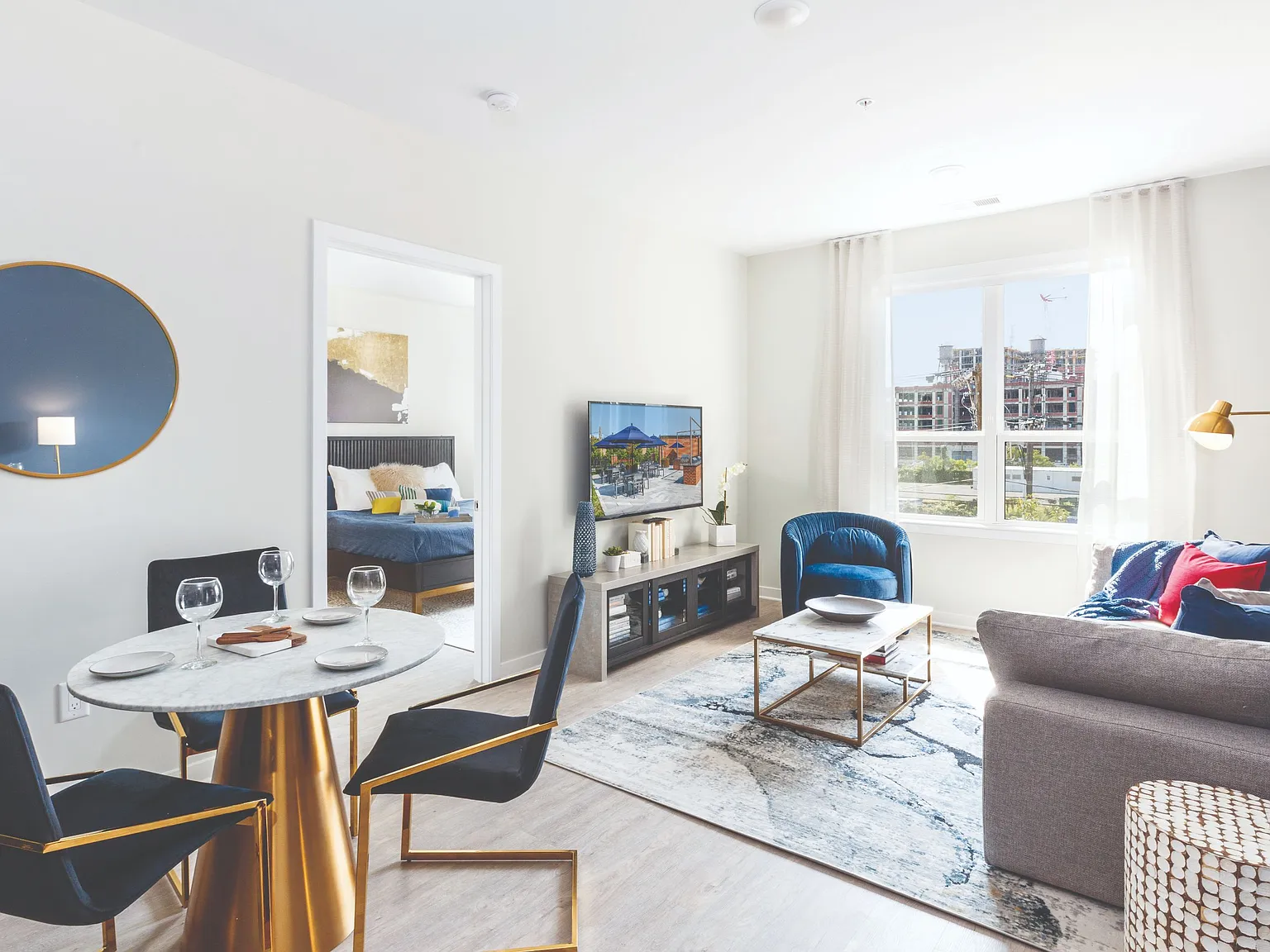 1 bed, 734 sqft, $2,565 — Photo 4