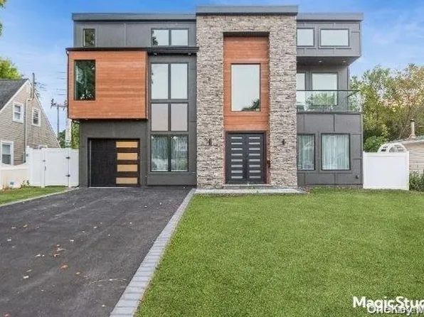 108 Meridian Road, Levittown, NY 11756