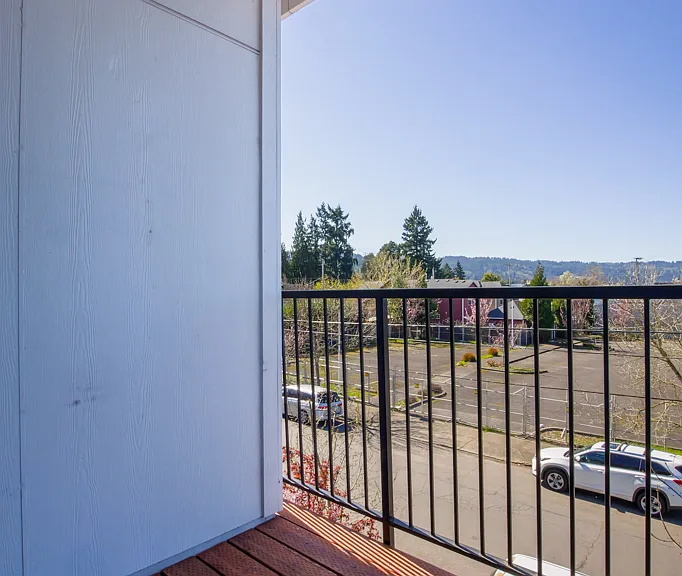 Lombard Apartments — Photo 9