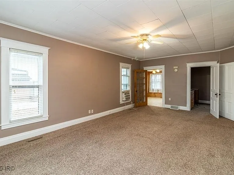 1011 Evelyn St — Photo 10