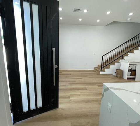3rd image of 15947 Leadwell St