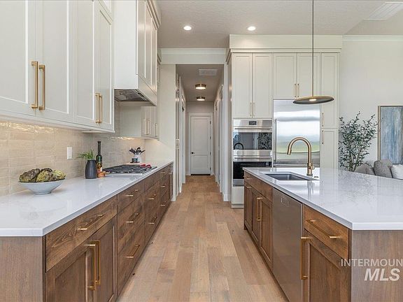 4th image of 2927 W Three Lakes Dr