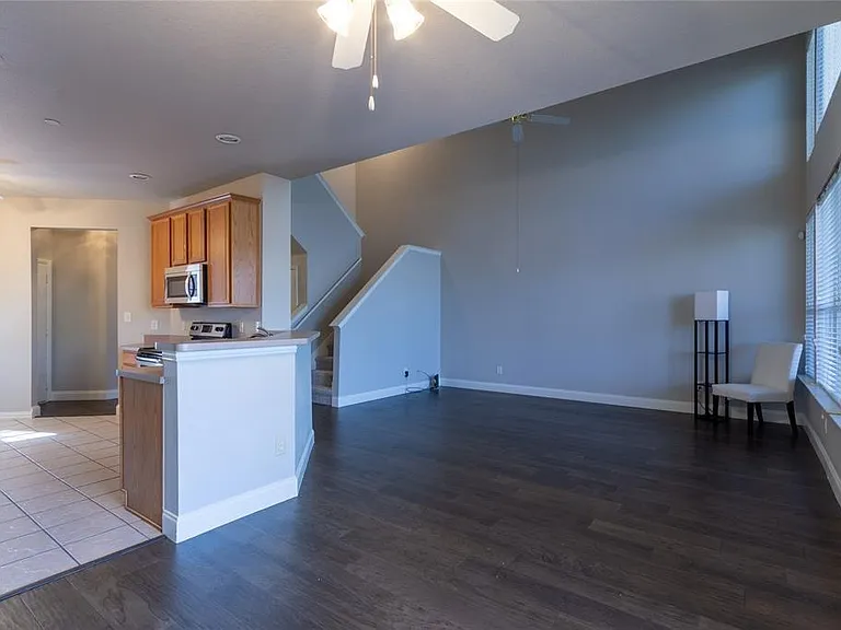 10008 Dryden Ln — Photo 5